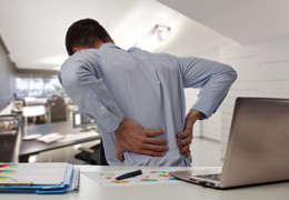 Méthode McKenzie : soulagez votre mal de dos via des exercices de kinésithérapie à domicile